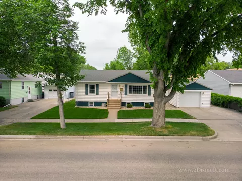 1608 Boulevard Ave E, Bismarck, ND 58501 photo 1