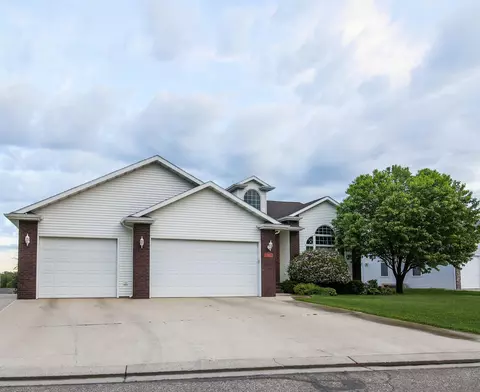 1902 Harding Pl, Bismarck, ND 58501 photo 3