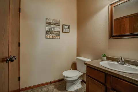1139 Santa Fe Ave, Bismarck, ND 58504 photo 12