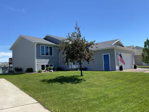 2514 10th Ave SE, Mandan, ND 58554 photo 1