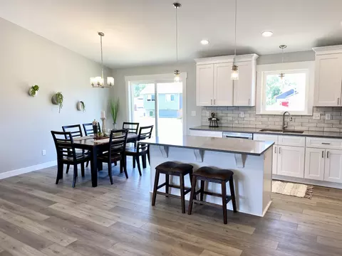 3918 Leighton Dr, Bismarck, ND 58504 photo 4