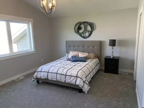 3918 Leighton Dr, Bismarck, ND 58504 photo 7