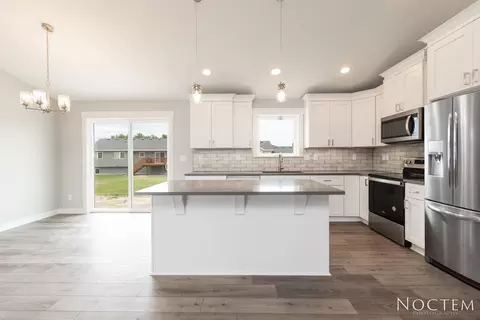 3918 Leighton Dr, Bismarck, ND 58504 photo 12