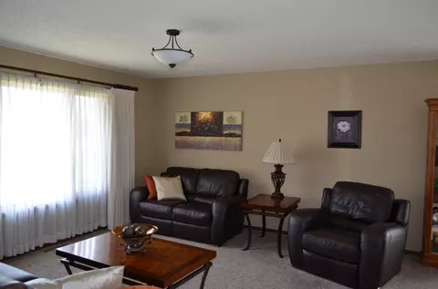 219 Sheila Dr, Beulah, ND 58523 photo 8