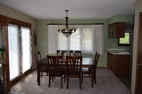 219 Sheila Dr, Beulah, ND 58523 photo 3