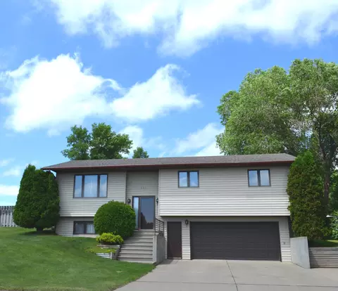 219 Sheila Dr, Beulah, ND 58523 photo 1