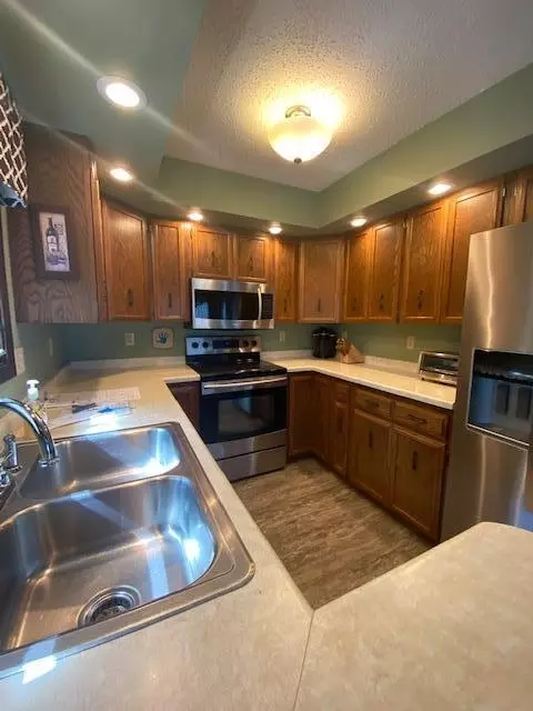 219 Sheila Dr, Beulah, ND 58523 photo 6