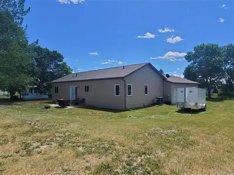 1137 Cherry Ln, Beulah, ND 58523 photo 28