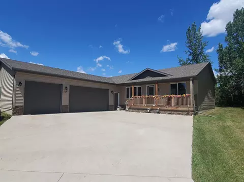 1137 Cherry Ln, Beulah, ND 58523 photo 3
