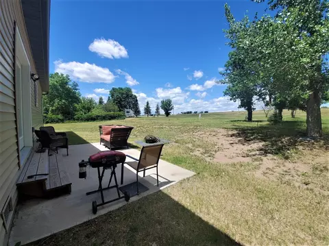 1137 Cherry Ln, Beulah, ND 58523 photo 25