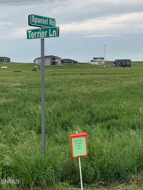 6 Spaniel Rd, Mandan, ND 58554