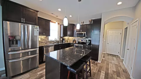 2452 Waterpark Loop SE, Mandan, ND 58554 photo 3