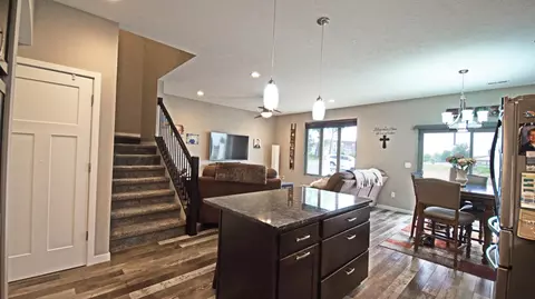 2452 Waterpark Loop SE, Mandan, ND 58554 photo 25
