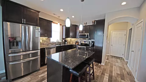 2452 Waterpark Loop SE, Mandan, ND 58554 photo 9
