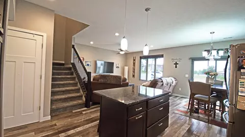 2452 Waterpark Loop SE, Mandan, ND 58554 photo 11