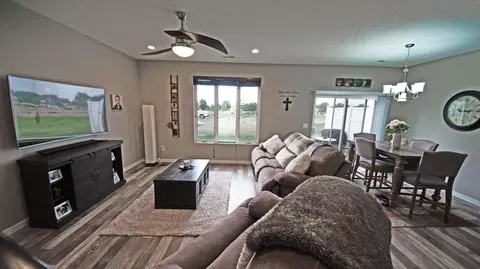 2452 Waterpark Loop SE, Mandan, ND 58554 photo 21