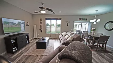 2452 Waterpark Loop SE, Mandan, ND 58554 photo 27