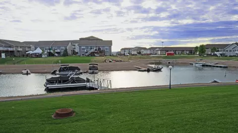 2452 Waterpark Loop SE, Mandan, ND 58554 photo 2