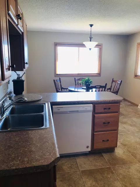 712 29th St, Bismarck, ND 58501 photo 22
