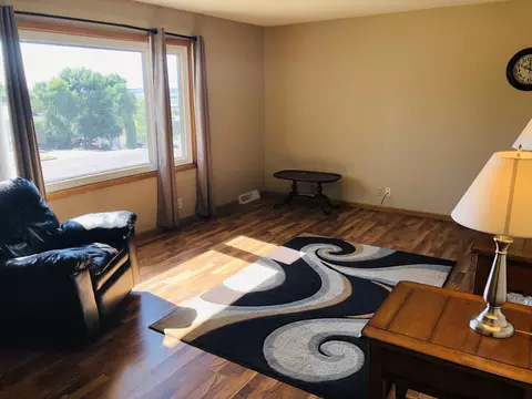 712 29th St, Bismarck, ND 58501 photo 5