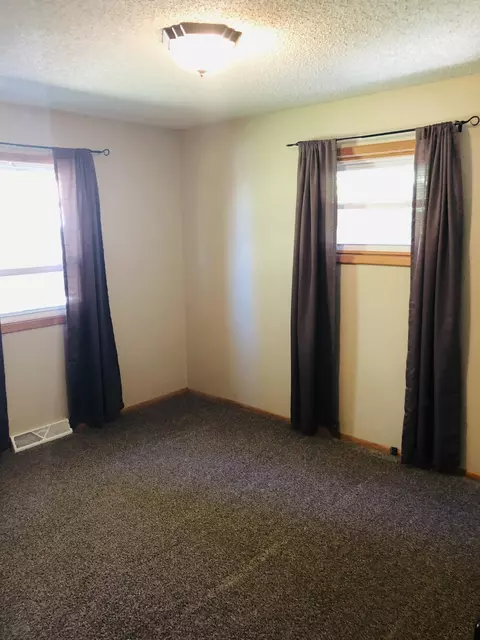 712 29th St, Bismarck, ND 58501 photo 9