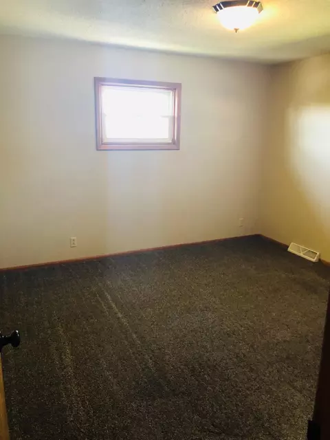712 29th St, Bismarck, ND 58501 photo 6