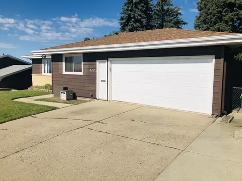 712 29th St, Bismarck, ND 58501 photo 2