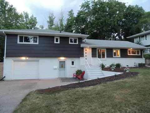 1230 E Highland Acres Rd, Bismarck, ND 58501 photo 1