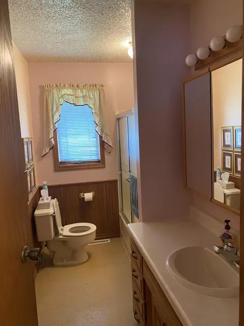 1300 Johns Dr NE, Mandan, ND 58554 photo 6