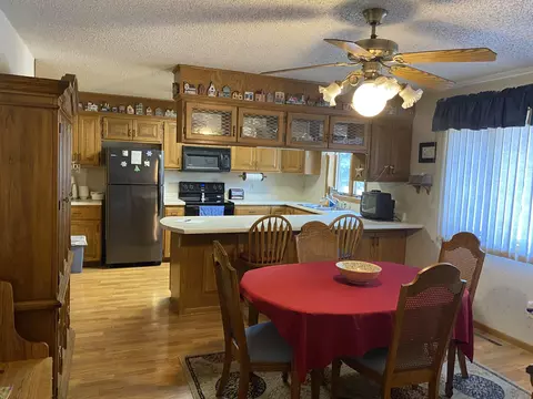 1300 Johns Dr NE, Mandan, ND 58554 photo 4