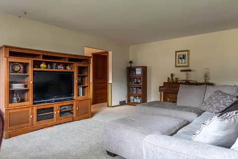 348 Telstar Dr, Bismarck, ND 58503 photo 3