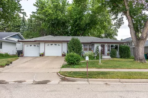 348 Telstar Dr, Bismarck, ND 58503 photo 1