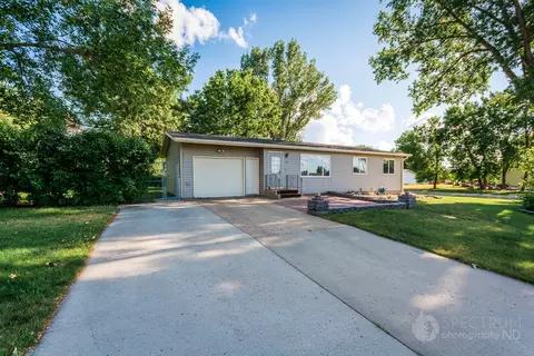 11 Santee Rd, Lincoln, ND 58504 photo 1