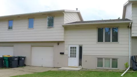 1003 3rd St NE, Mandan, ND 58554 photo 1