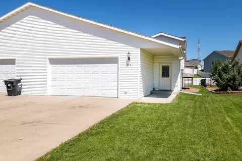 726 Brome Ave, Bismarck, ND 58503 photo 1
