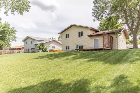 48 Custer Dr, Lincoln, ND 58504 photo 3