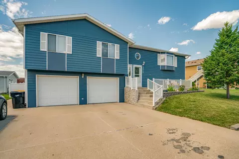 3212 Bethany Loop, Bismarck, ND 58503 photo 2