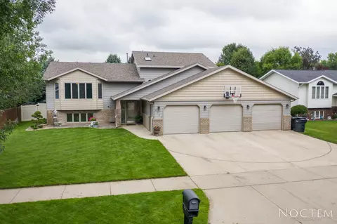 4723 Pintail Loop SE, Mandan, ND 58554 photo 1