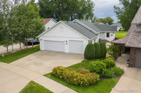 3016 N Shore Loop SE, Mandan, ND 58554 photo 2