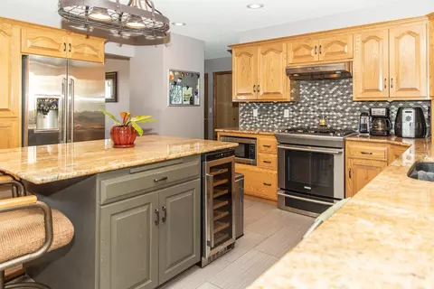 608 Juniper Dr, Bismarck, ND 58503 photo 9