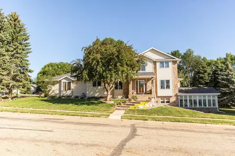 608 Juniper Dr, Bismarck, ND 58503 photo 1