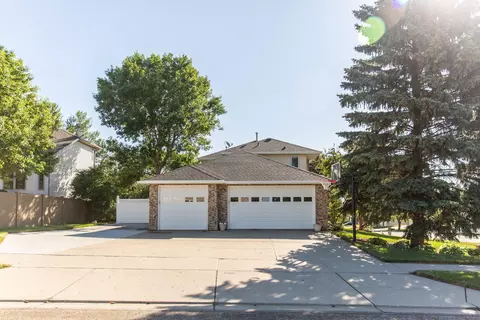 608 Juniper Dr, Bismarck, ND 58503 photo 4