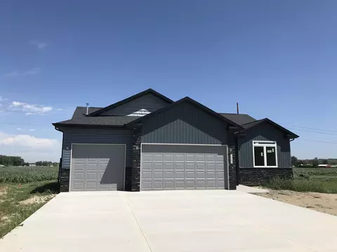 2002 34th Ave SE, Mandan, ND 58554 photo 1
