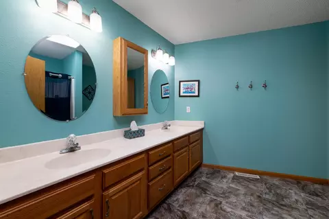 1007 20th St SE, Mandan, ND 58554 photo 9