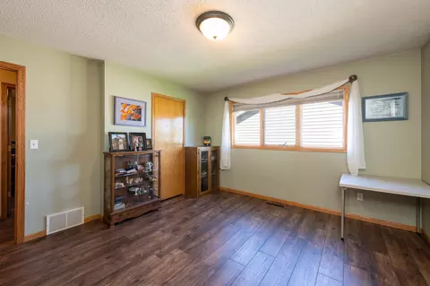 1007 20th St SE, Mandan, ND 58554 photo 8
