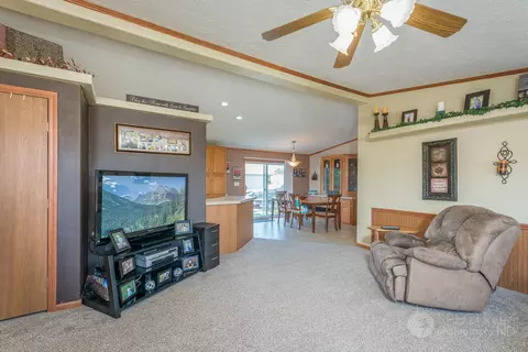3810 N Valley Loop, Bismarck, ND 58503 photo 4