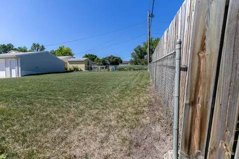 1402 Divide Ave E, Bismarck, ND 58501 photo 4