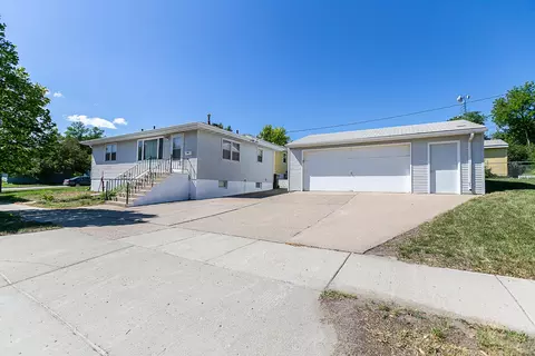 1402 Divide Ave E, Bismarck, ND 58501 photo 2
