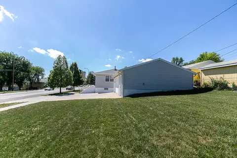 1402 Divide Ave E, Bismarck, ND 58501 photo 5
