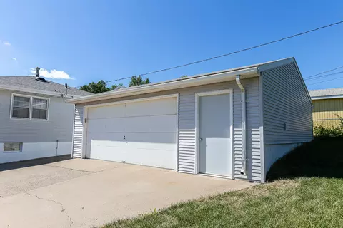 1402 Divide Ave E, Bismarck, ND 58501 photo 6